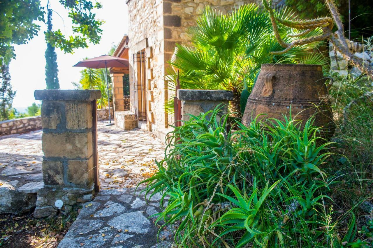Petromanos, A Unique Place With Dreamy Sunsets! Villa Xirokambos  Esterno foto